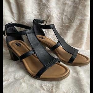 ❤️DR.SCHOLLS T-Strap Shine sandal size 7.5 Black❤️